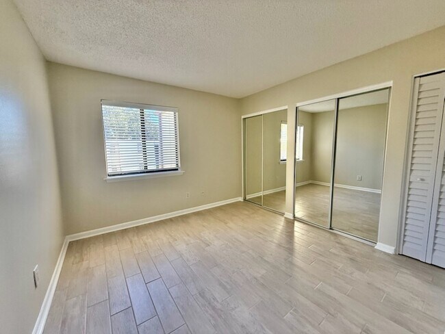 Foto del edificio - 308 Miracle Strip Pkwy SW