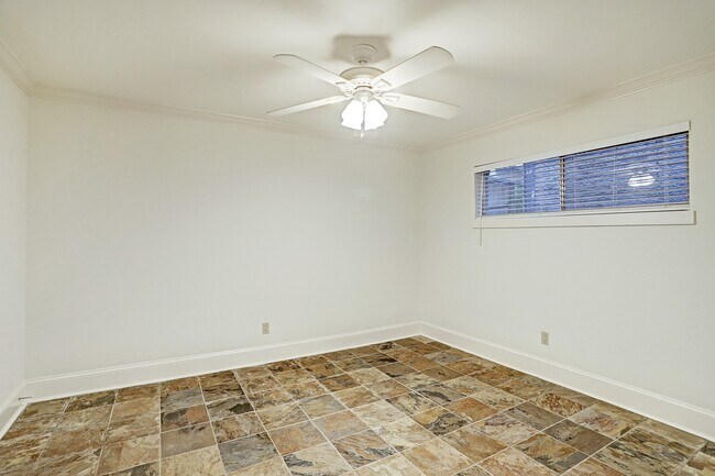 Foto del edificio - 2418 Mimosa Dr