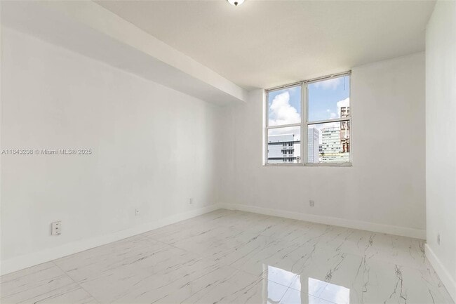 Building Photo - 1350 NW 8th Ct