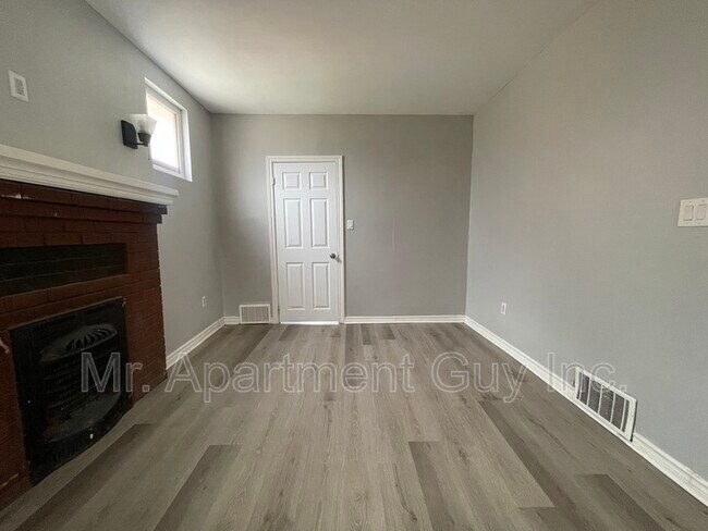 Photo du bâtiment - 151 Wentworth St S