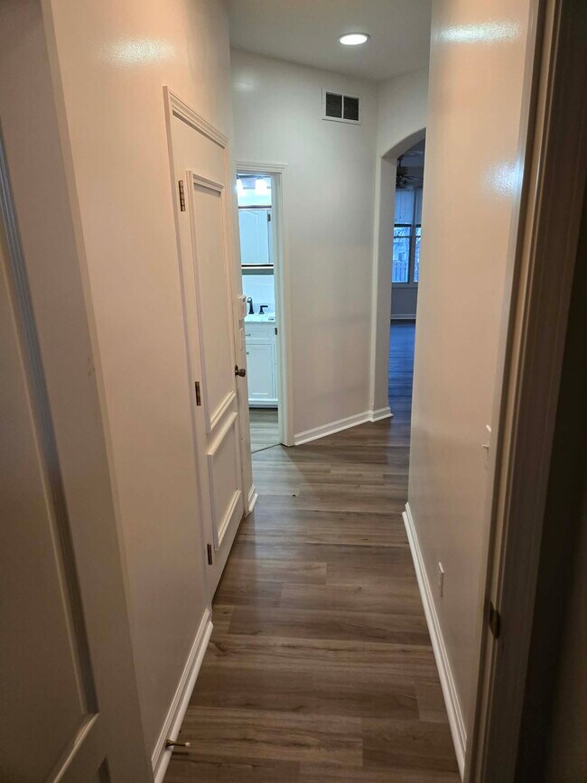 Building Photo - 9513 S 26th Ave