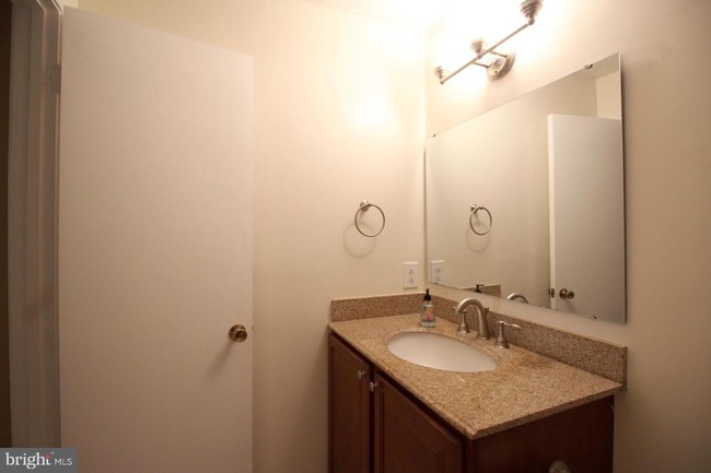 Foto del edificio - 10118 Oakton Terrace Rd