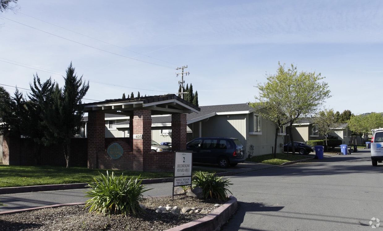 Building Photo - Newell Manor