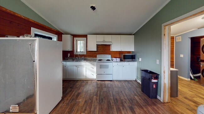 Building Photo - Cozy 1 Bedroom Log Home in North Pole! Ava...