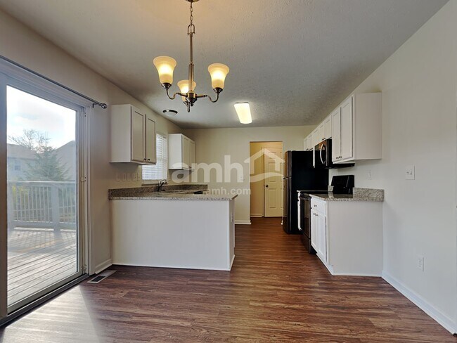 Building Photo - 922 Whispering Pine Way