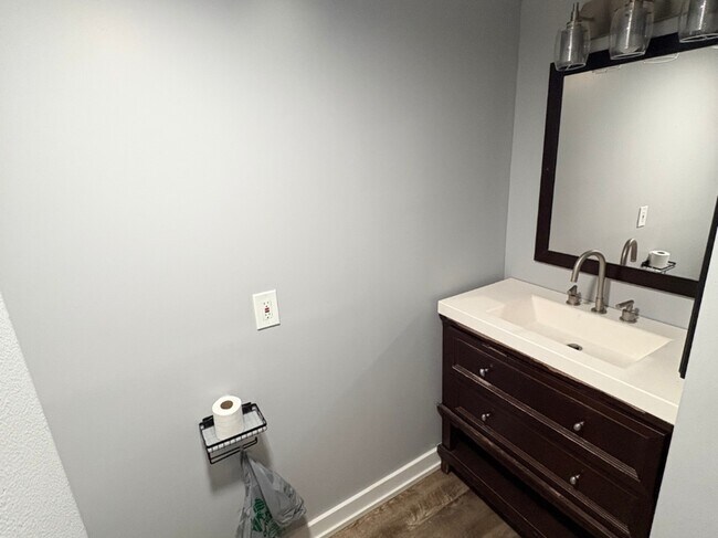 Building Photo - 3305 N Holdridge Ave