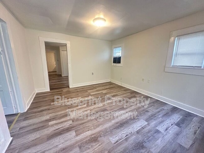 Foto del edificio - 3729 Pine Ave SW