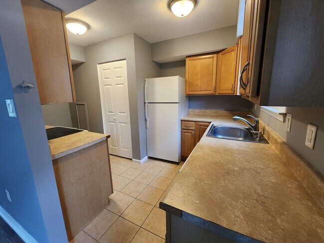 Building Photo - 571 W Loch Lomond Dr