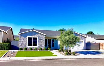 Building Photo - 9207 Manor Forest Ln