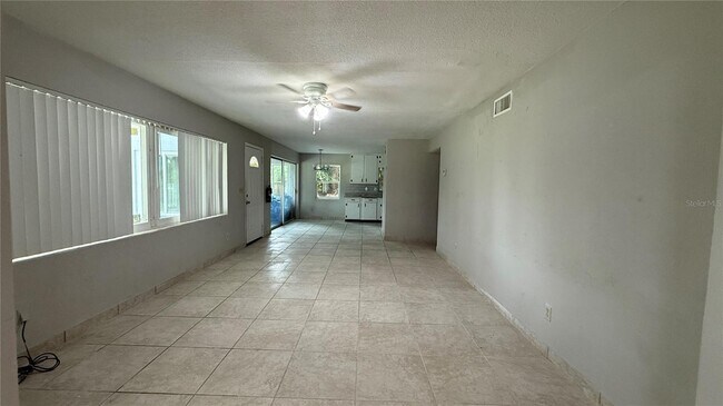 Foto del edificio - 1148 W Lakeview Cir