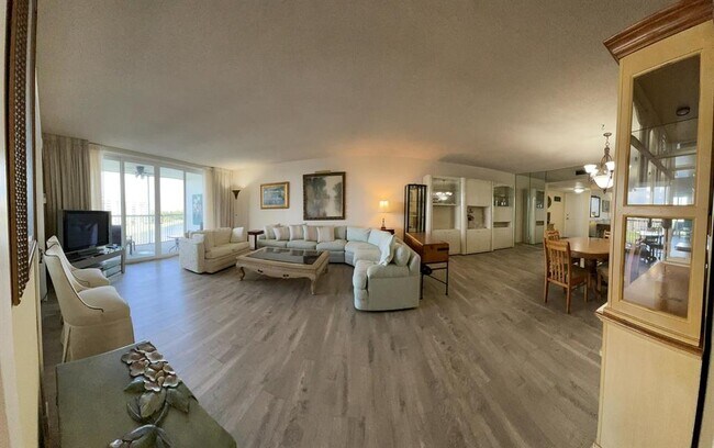 Building Photo - 3051 N Course Dr