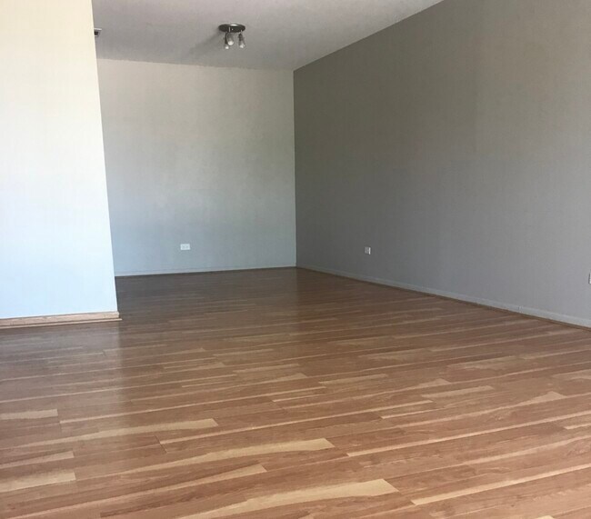 Building Photo - 1112 Castilian Ct