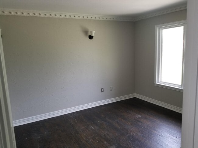 Building Photo - 4801 Harper Dr