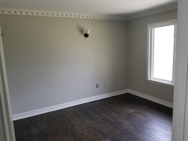 Foto del edificio - 4801 Harper Dr