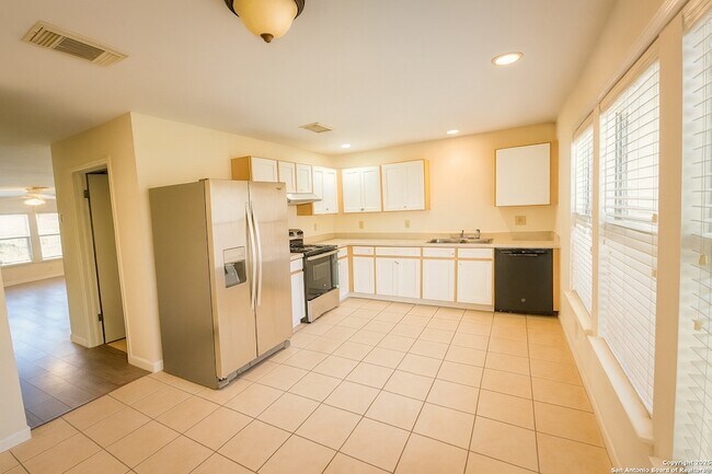 Foto del edificio - 8811 Breezefield