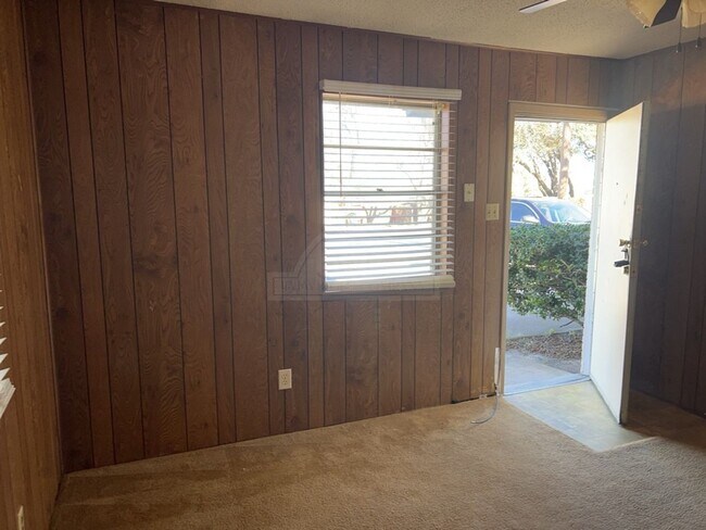 Foto del edificio - 110 Ave F Ave