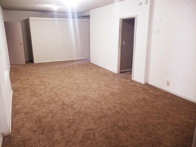 Building Photo - 6 bedroom in Billings MT 59101