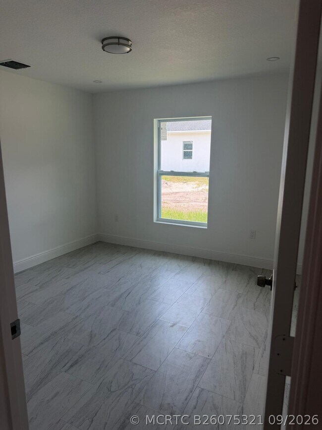 Foto del edificio - 4880 Alberta Ave