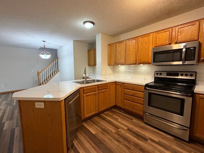 Foto del edificio - 17343 River Birch Ln S E