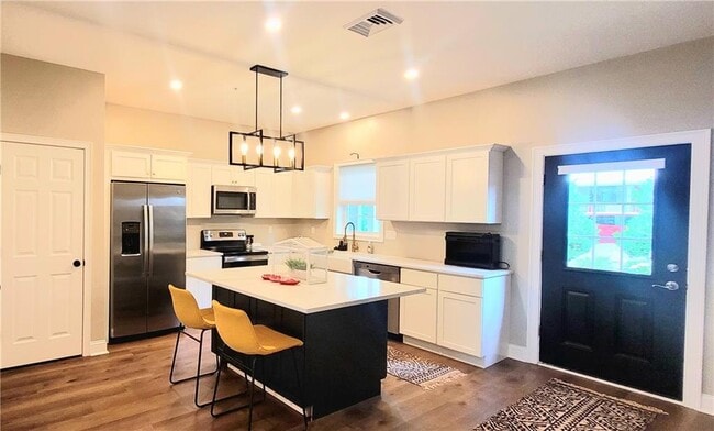 Building Photo - 60 Bay Spring Ave