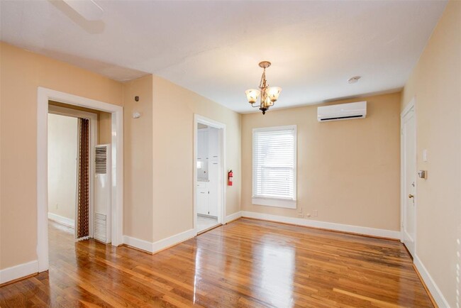 Foto del edificio - 2332 Bolsover St