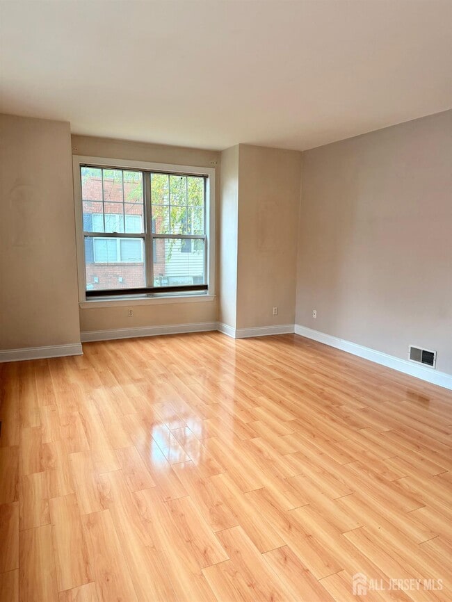 Building Photo - 616 Middlesex Ave