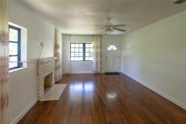 Building Photo - 4248 SW 62nd Ave