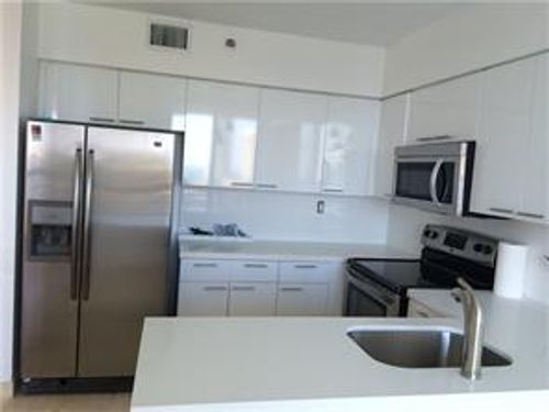 Building Photo - 3600 Mystic Pointe Dr