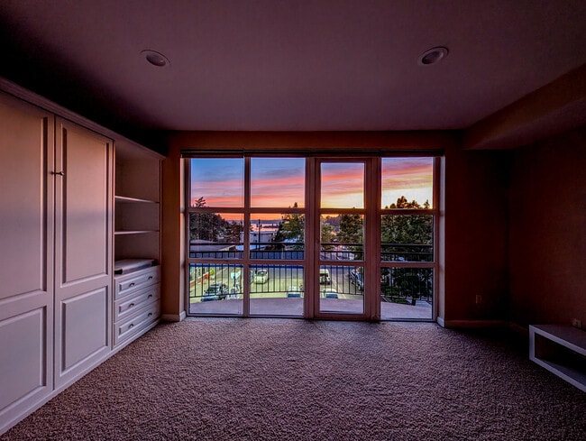 Floor to ceiling windows - 10047 Main St