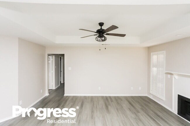 Building Photo - 215 Streamside Dr
