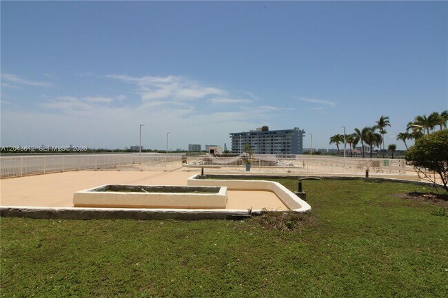 Foto del edificio - 13499 Biscayne Blvd