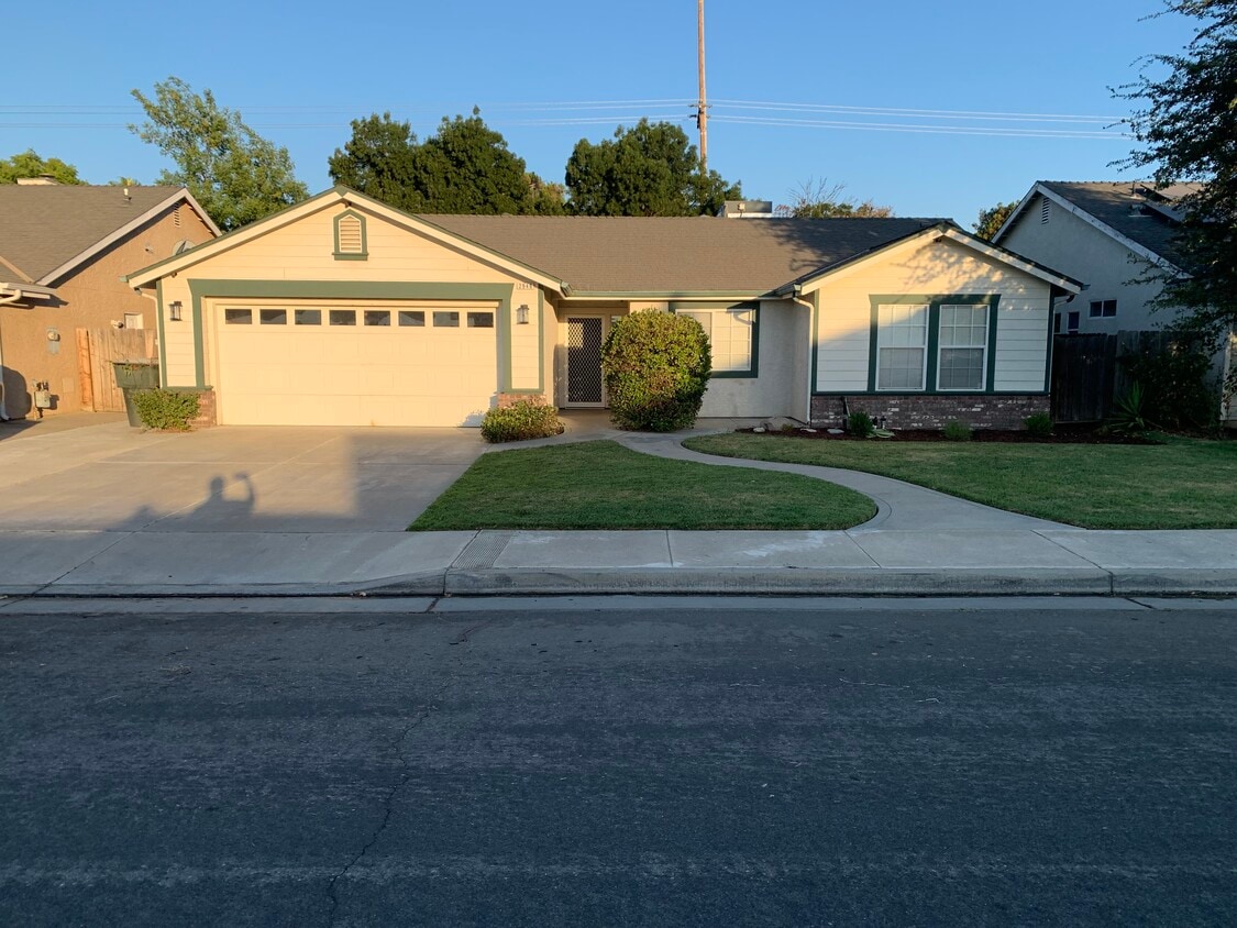 Primary Photo - 2946 Tarragon Ave
