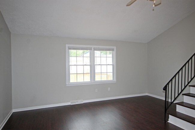 Foto del edificio - 403 Sellwood Cir