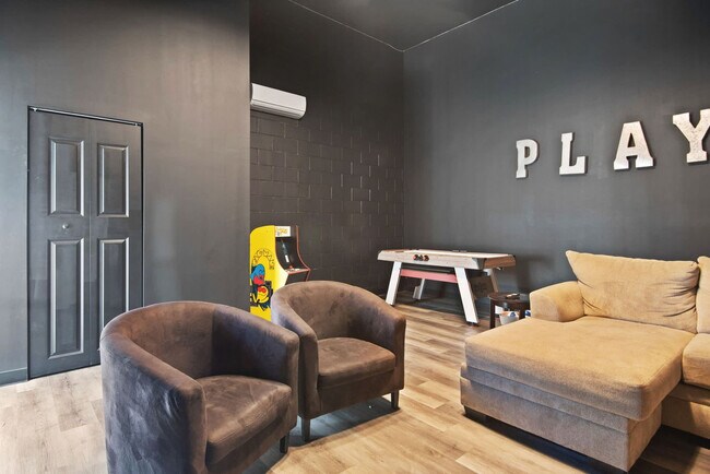 Foto del edificio - 7540 Gathering Dr