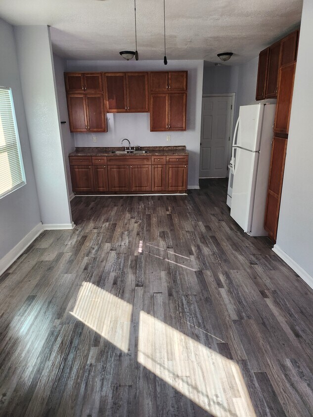 Foto principal - 416 W 5th St