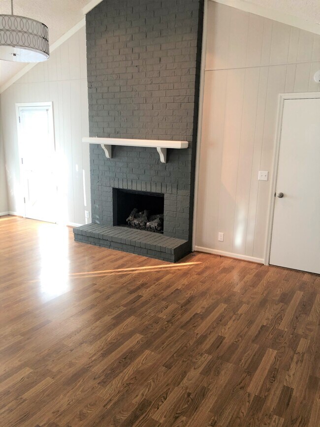 Foto del edificio - 110 Pebble Creek Rd