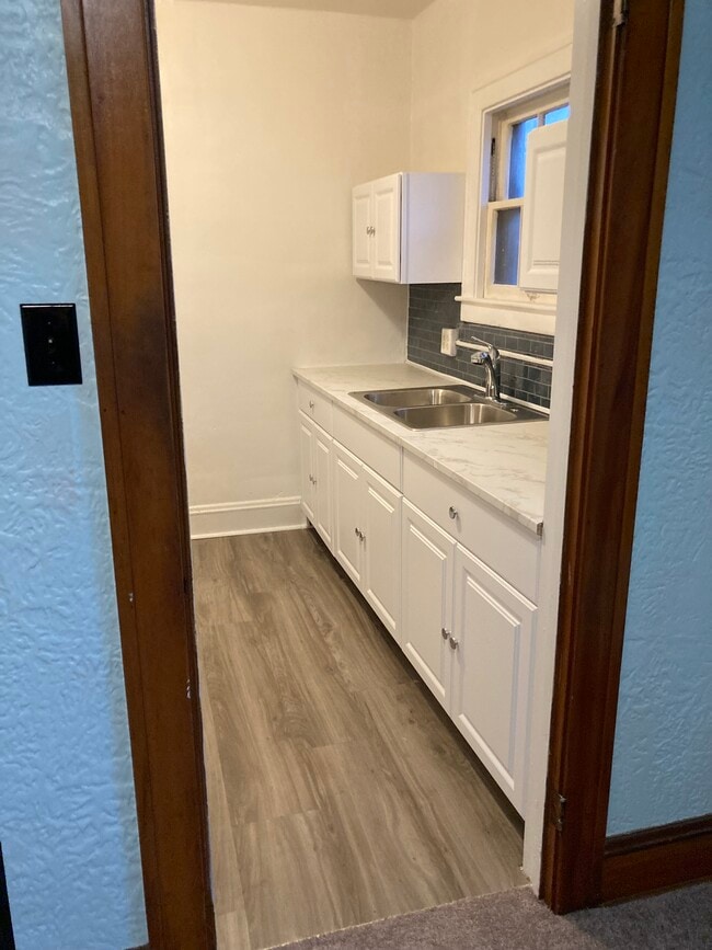 kitchen - 3821 Wayne Ave