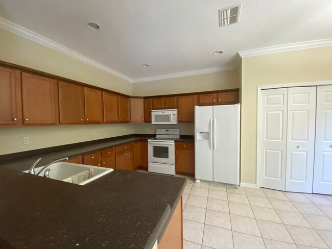 Foto del edificio - 3640 Pine Knot Dr