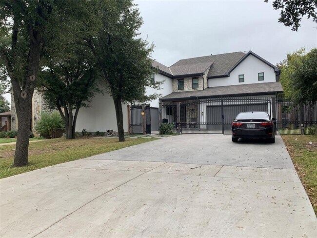 Building Photo - 9415 Thornberry Ln