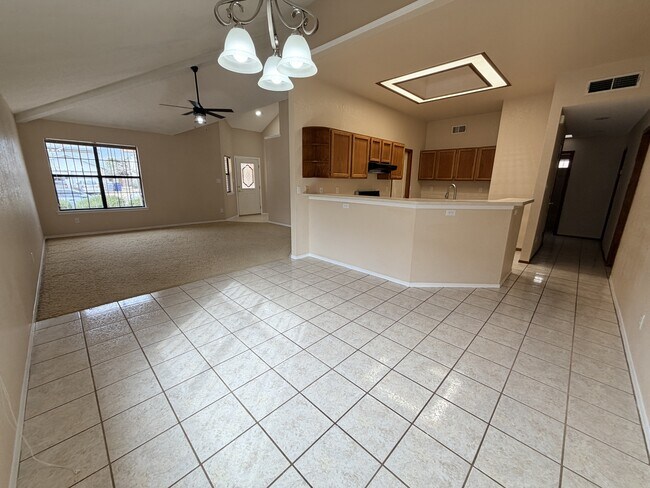 Building Photo - 1892 Lyman Dutton Cir