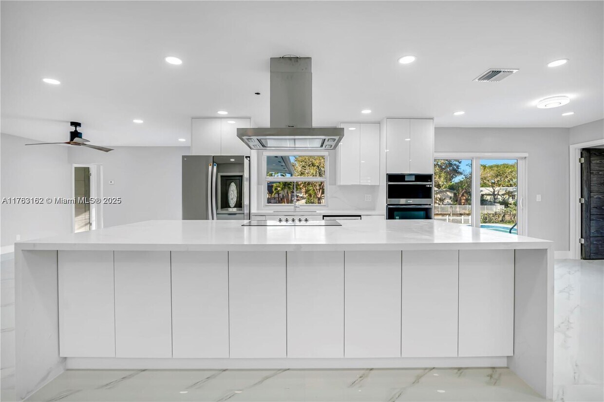 Foto principal - 6241 SW 16th St