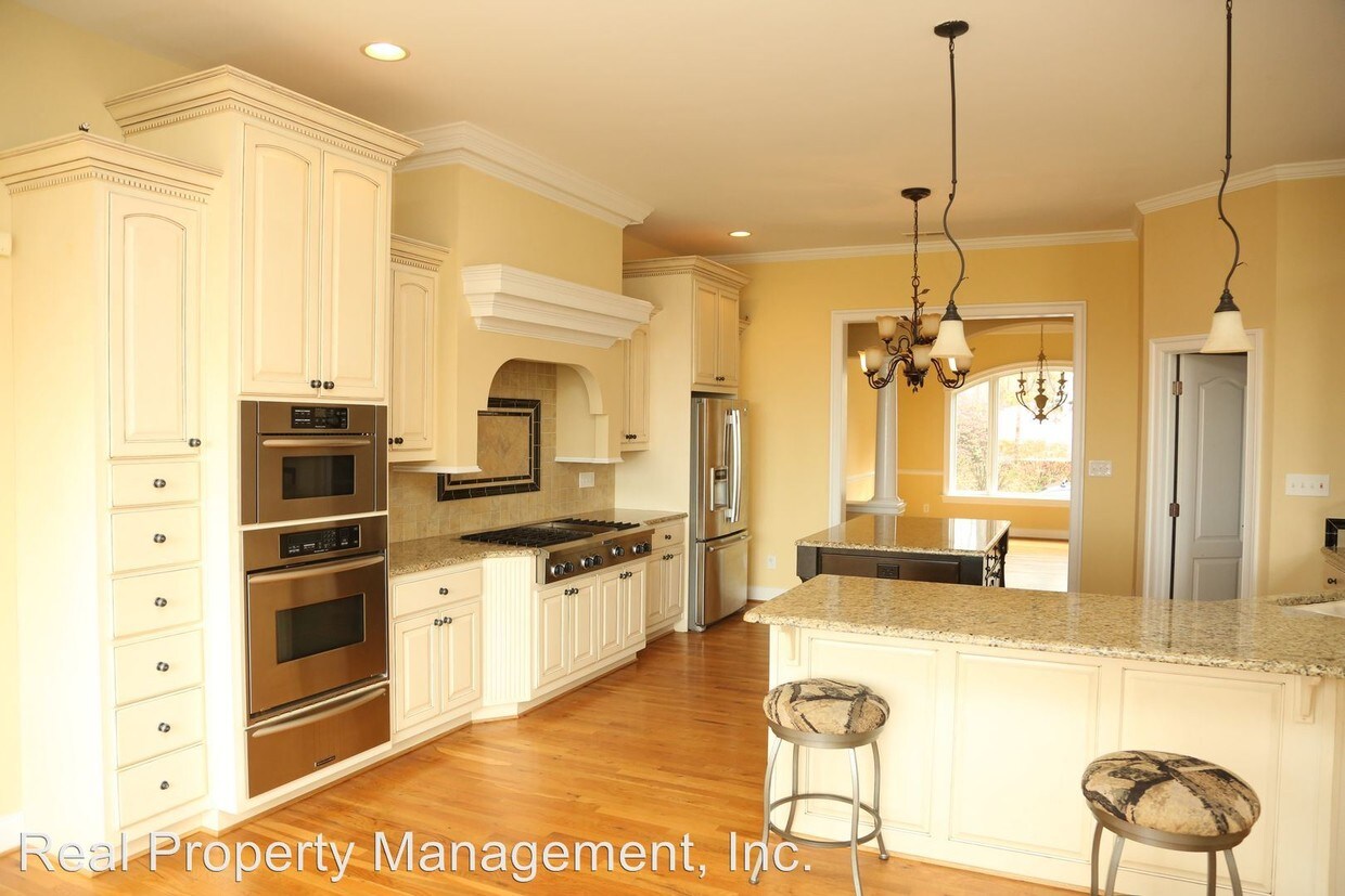Foto principal - 5 br, 4.5 bath House - 2515 Summit Ridge Trl