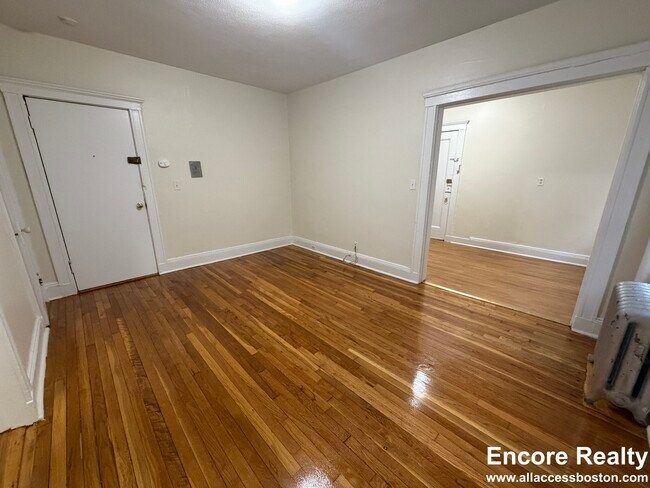 Foto del edificio - 109 Brainerd Rd