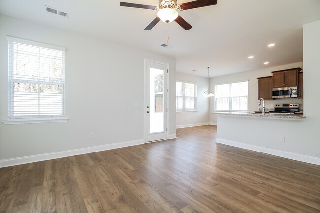 Foto del edificio - 116 Renwood Rd