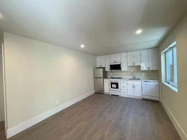 Building Photo - 52 E 40th Ave