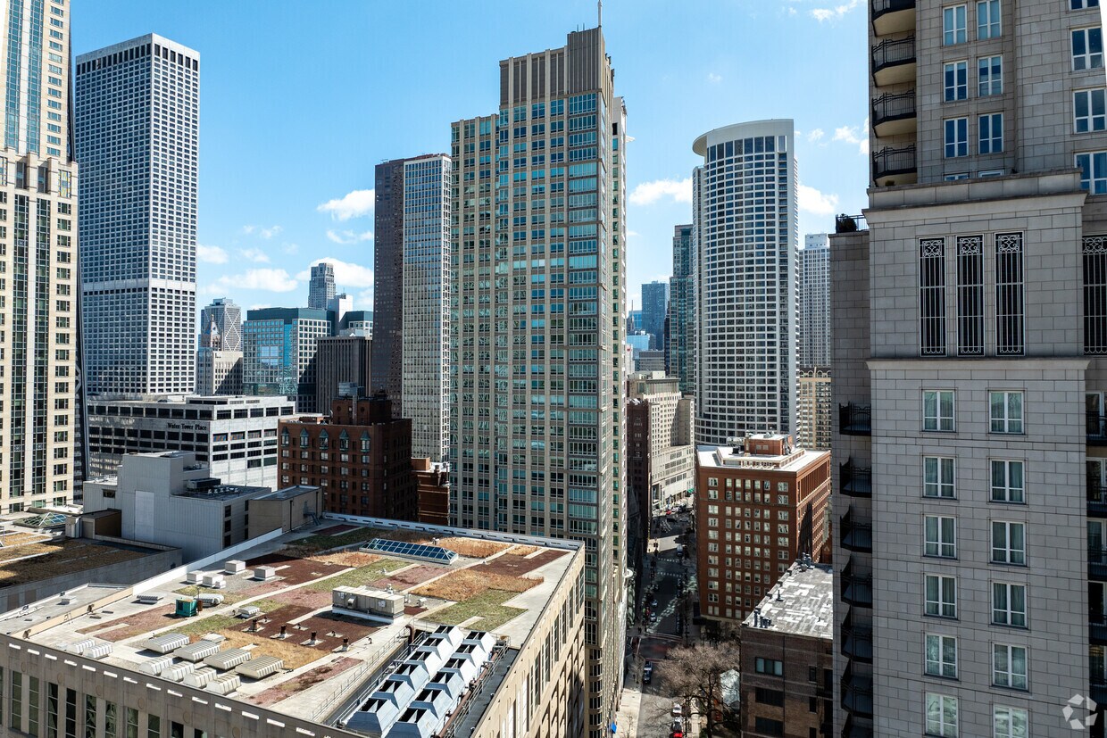Primario - The Bristol Condominiums