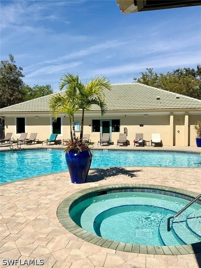 Foto del edificio - 3435 Laurelgreens Ln S