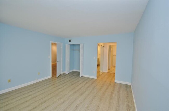 Building Photo - 6800 Cypress Rd