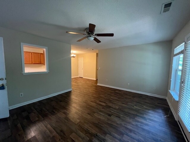 Foto del edificio - 903 Hanahan Ct