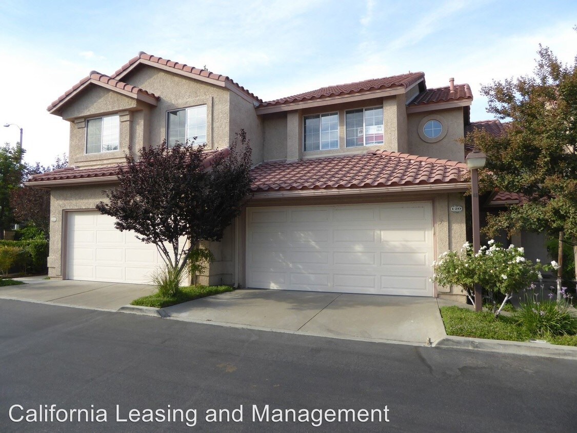 Primary Photo - 28105 Bobwhite Cir
